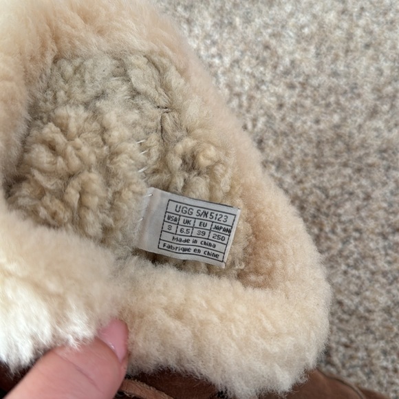 Ugg Leather and Sheep skin Lined Boots Size 8 - Picture 7 of 8